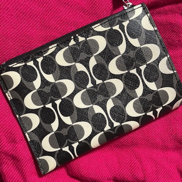 Coach Wallet NWOT - Picture 2 of 4